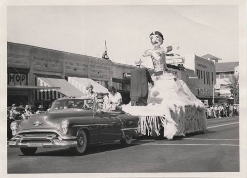 Mill Avenue Parade:  Genie Float