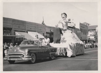 Mill Avenue Parade:  Genie Float
