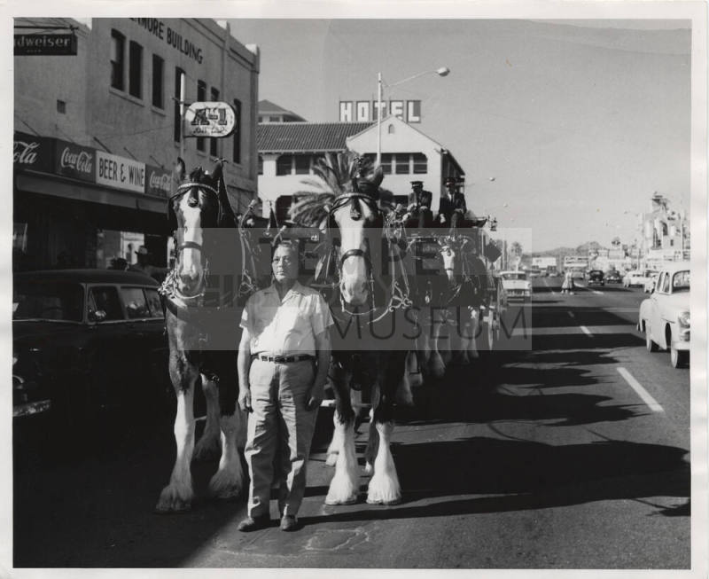 Mill Avenue Parade:  Budweiser Wagon