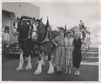 Mill Avenue Parade:  Budweiser Team & Wagon at Casa Loma