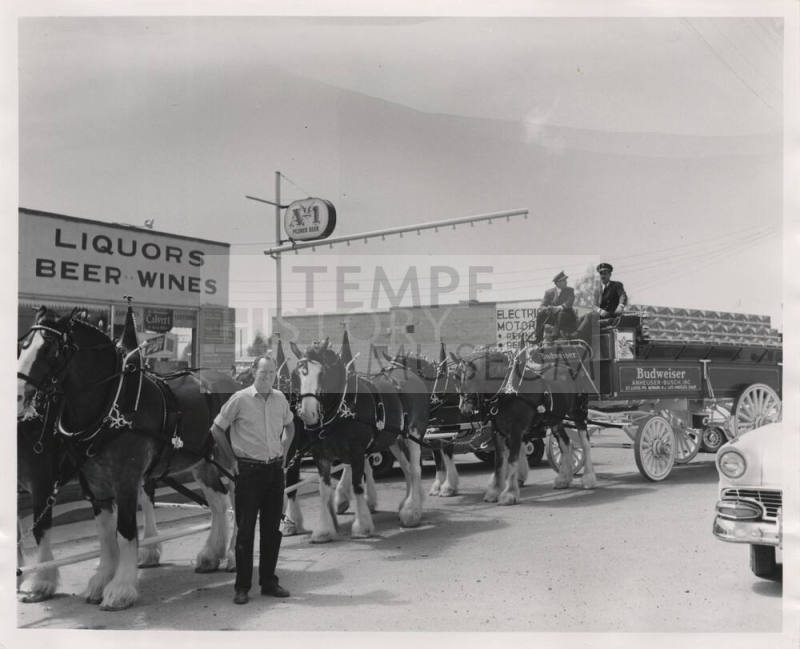 Mill Avenue Parade:  Budweiser Wagon