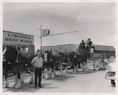 Mill Avenue Parade:  Budweiser Wagon