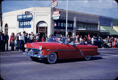 Parade:  Parade Ford Convertible - Mill Avenue, Tempe