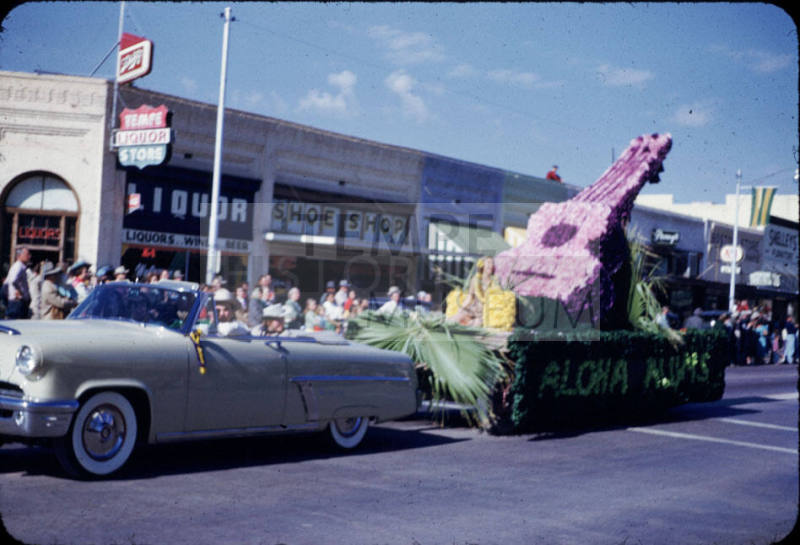Parade:  "Aloha" Float - Mill Avenue, Tempe