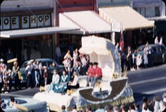Parade:  Parade Throne Float - Mill Avenue, Tempe