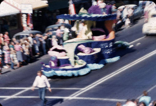 Parade:  Throne Float - Mill Avenue, Tempe