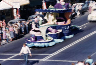 Parade:  Throne Float - Mill Avenue, Tempe