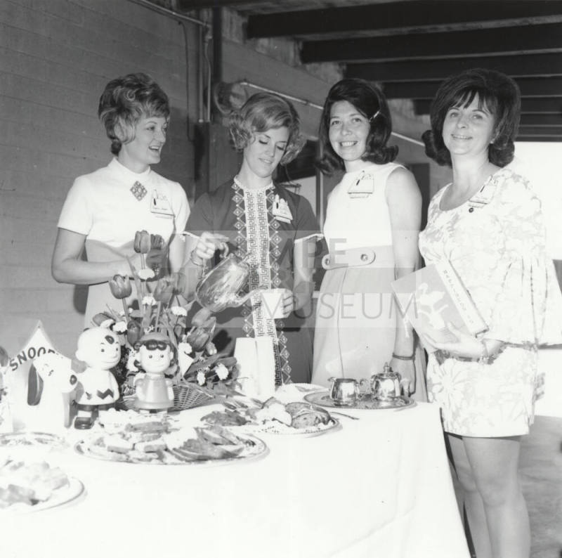 Epsilon Sigma Alpha Tea Party  (1 of 2)
