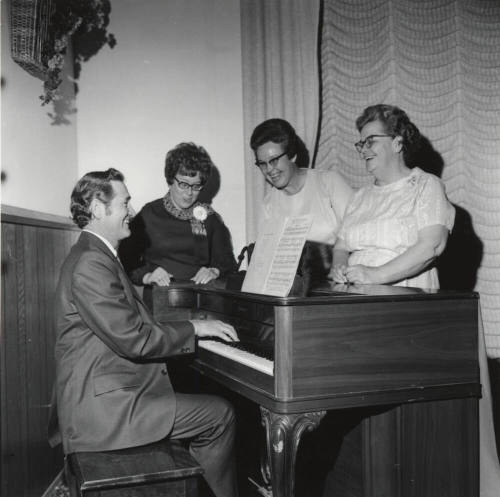 Piano Player and Audience