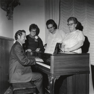 Piano Player and Audience