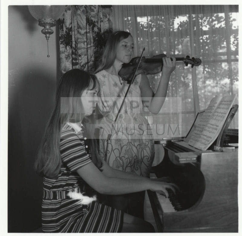 Young pianist and young violinist