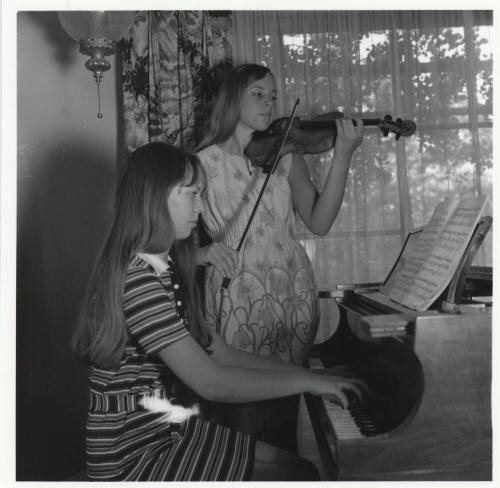 Young pianist and young violinist