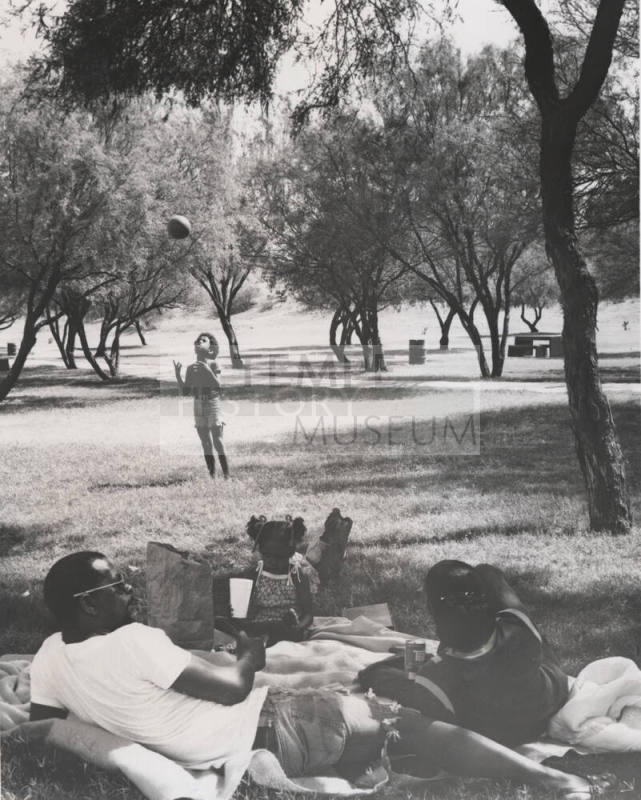 Oglonna Family Picnic in Papago Park
