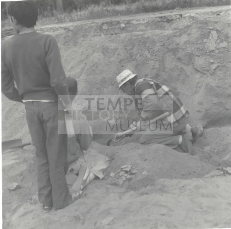 People Plunder Native American Grave Site (2 of 4)