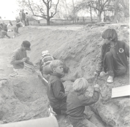People Plunder Native American Grave Site (3 of 4)