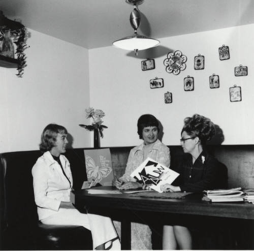 Preparing For AAUW Membership Luncheon - Tempe Daily News