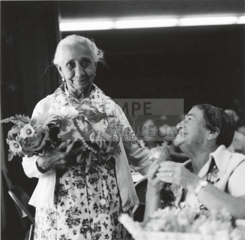 Making Friends - Tempe Daily News - May 21, 1977