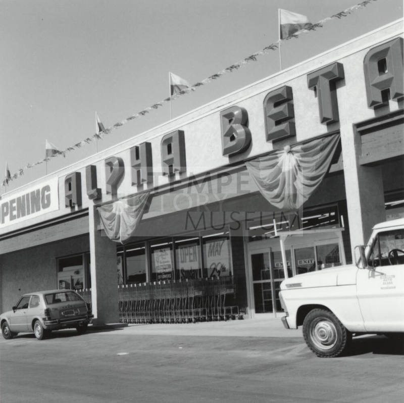 293rd Alpha Beta Store Celebration - Tempe Daily News, May 31 1977