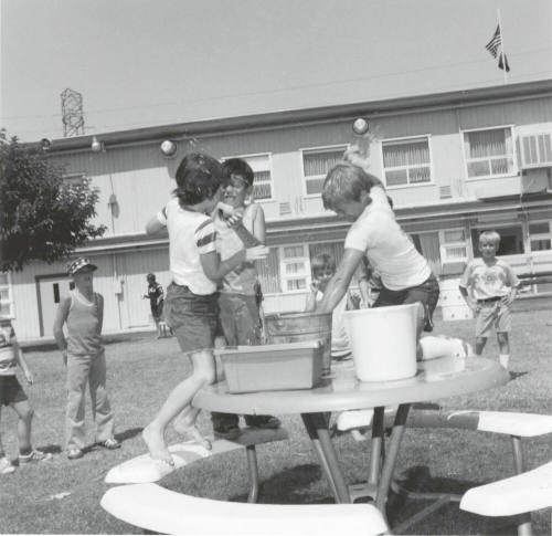 Cooling Off. - Tempe Daily News, June 4 1977