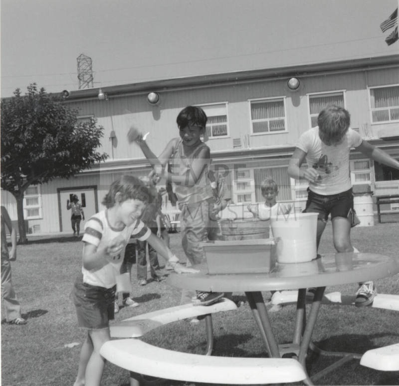 Cooling Off. - Tempe Daily News, June 4 1977