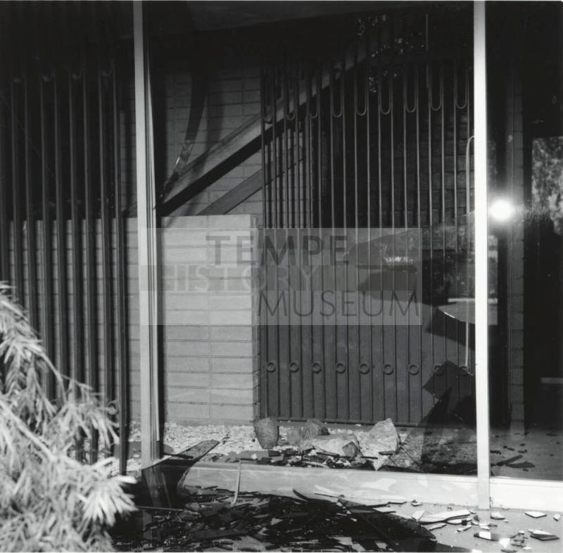 Walk Right In - Tempe Daily News - June 11, 1977