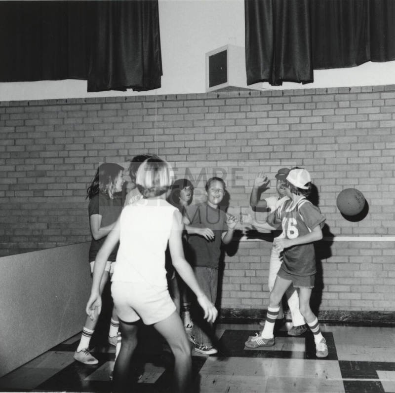 Signs Of Summer - Tempe Daily News - June 16, 1977
