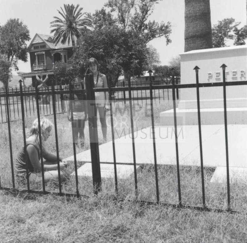 Old House New Generation. - Tempe Daily News, June 25 1977