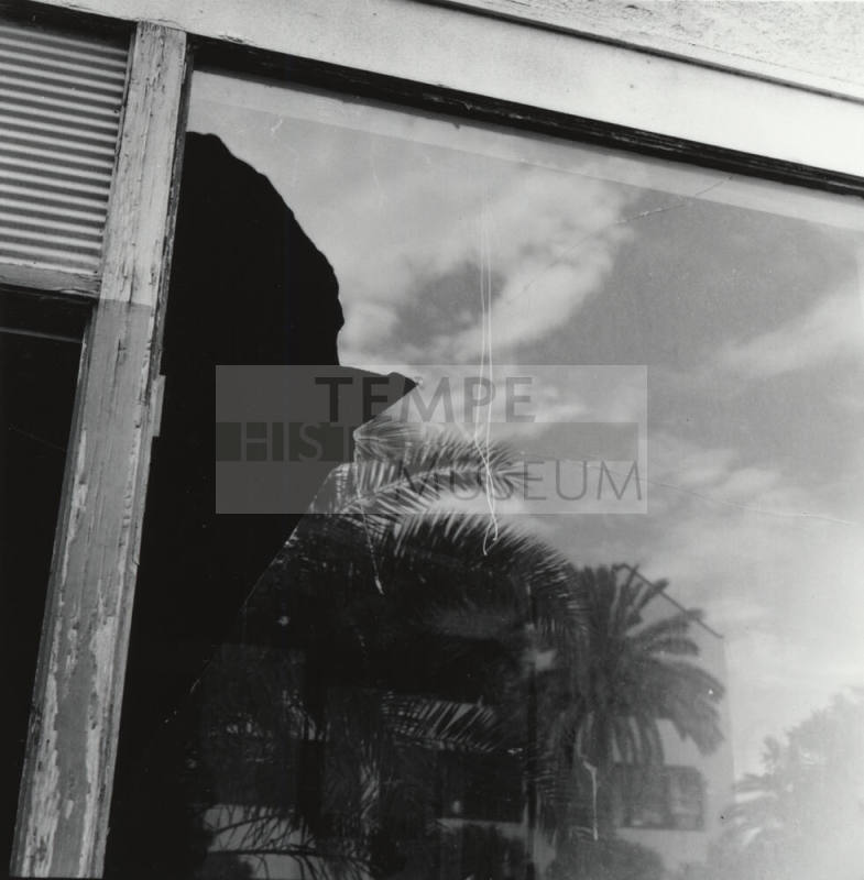 Downtown Delay. - Tempe Daily News, July 22 1977