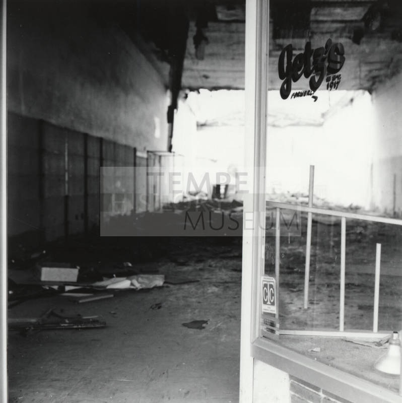 Downtown Delay. - Tempe Daily News, July 22 1977