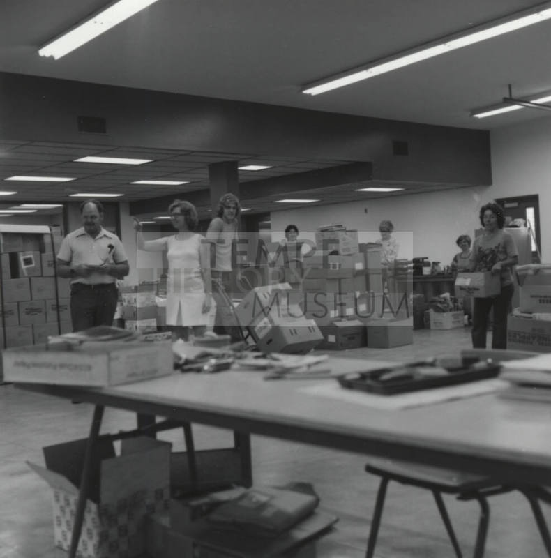 Moving In. - Tempe Daily News, July 29 1977