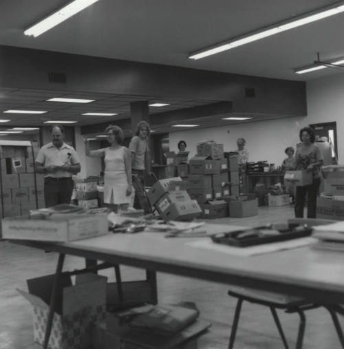 Moving In. - Tempe Daily News, July 29 1977