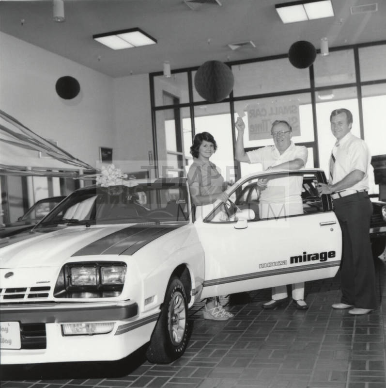 Happy Winner - Tempe Daily News - August 5, 1977 (Published Photo)