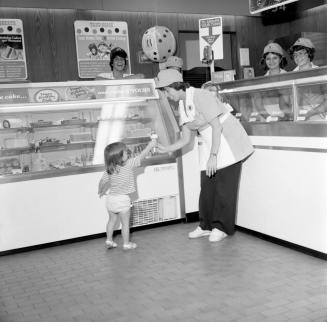 A Really Grand Opening - Tempe Daily News - August 12, 1977