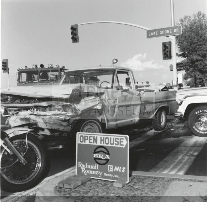 Front End Smashup. - Tempe Daily News, September 6 1977