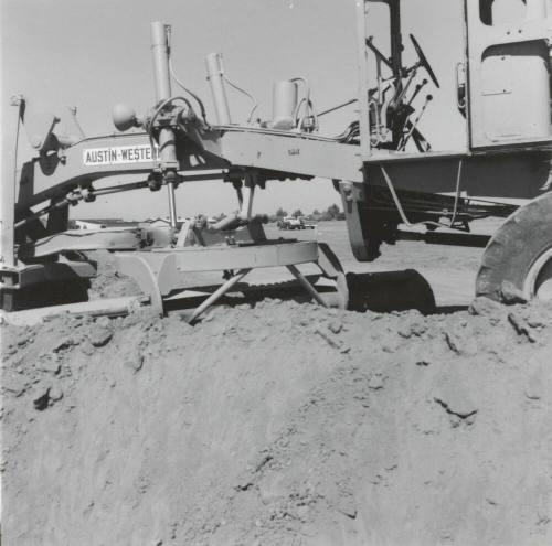 Moving Grounds. - Tempe Daily, September 1 1977