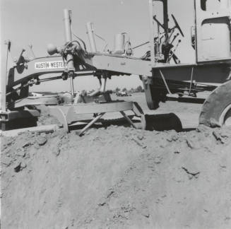 Moving Grounds. - Tempe Daily, September 1 1977