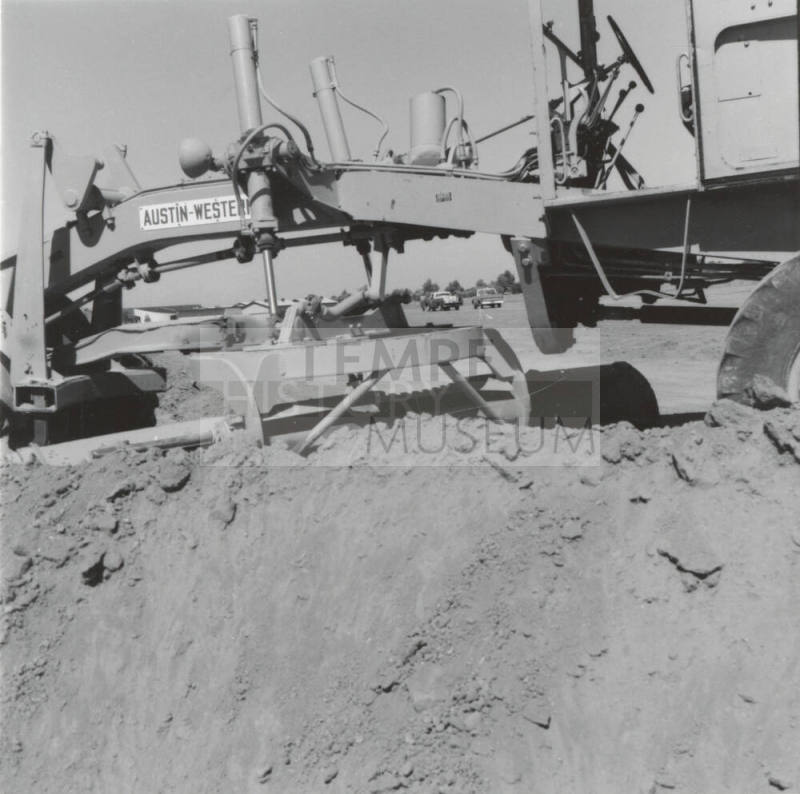 Moving Grounds. - Tempe Daily, September 1 1977