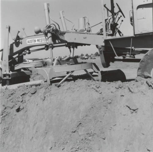 Moving Grounds. - Tempe Daily, September 1 1977