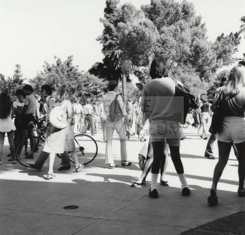 They're Back on Campus. - Tempe Daily News, August 30 1977