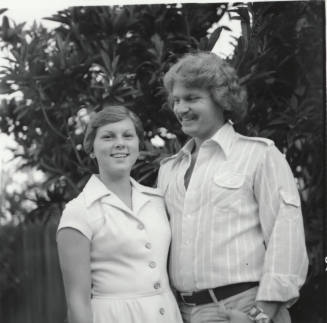Miss Vicky Toney Tells October Wedding Plans - Tempe Daily News - September 16, 1977