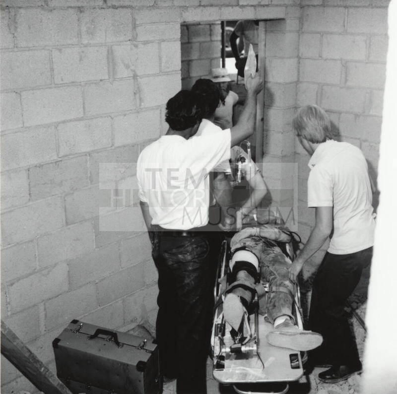 Construction Worker Hurt. -  Tempe Daily News, September 29 1977