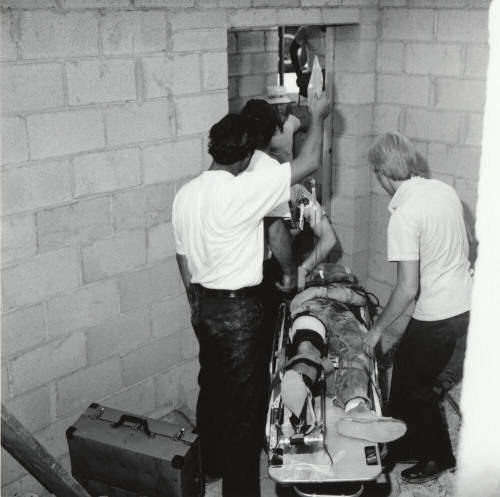 Construction Worker Hurt. -  Tempe Daily News, September 29 1977