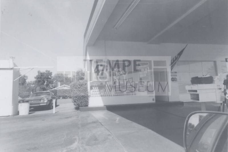 76 Union Gasoline Station - 830 South Mill Avenue, Tempe, Arizona
