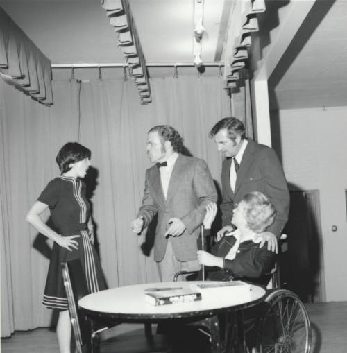Making Debut. - Tempe Daily News, October 10 1977