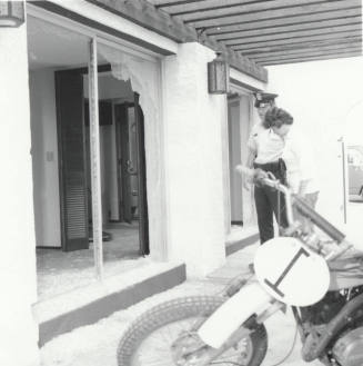 Smashing Entrance - Tempe Daily News,  October 5, 1977