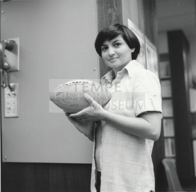 Kick-Off-For Curry - Tempe Daily News - October 7, 1977