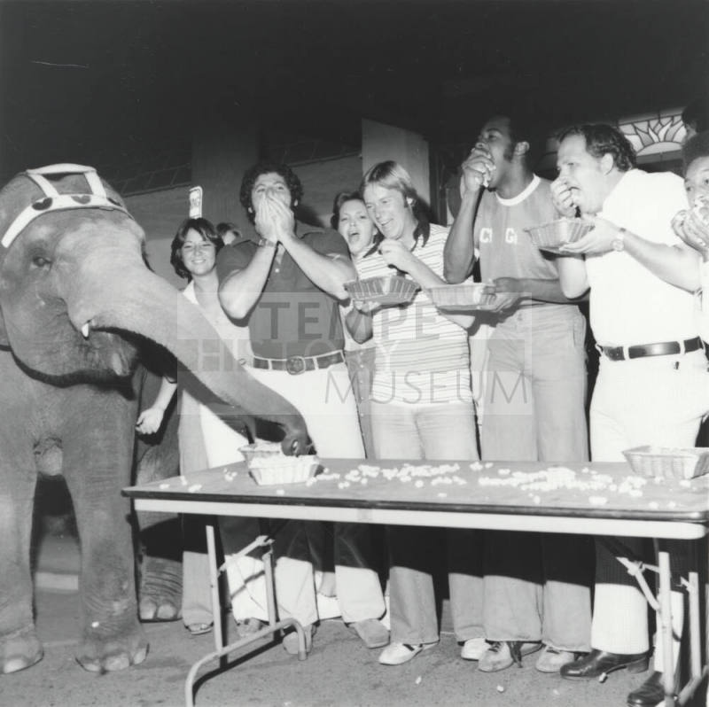 Working For Peanuts - Tempe Daily News,    October 14, 1977 - (5 of 5)