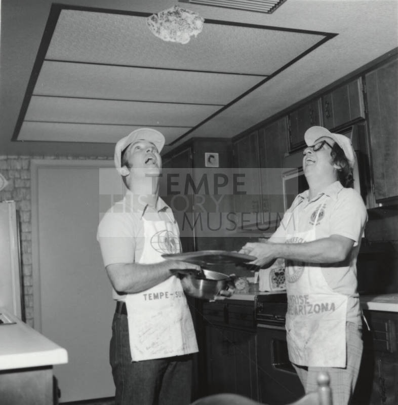 UFO On The Loose - Tempe Daily News,         October 13, 1977