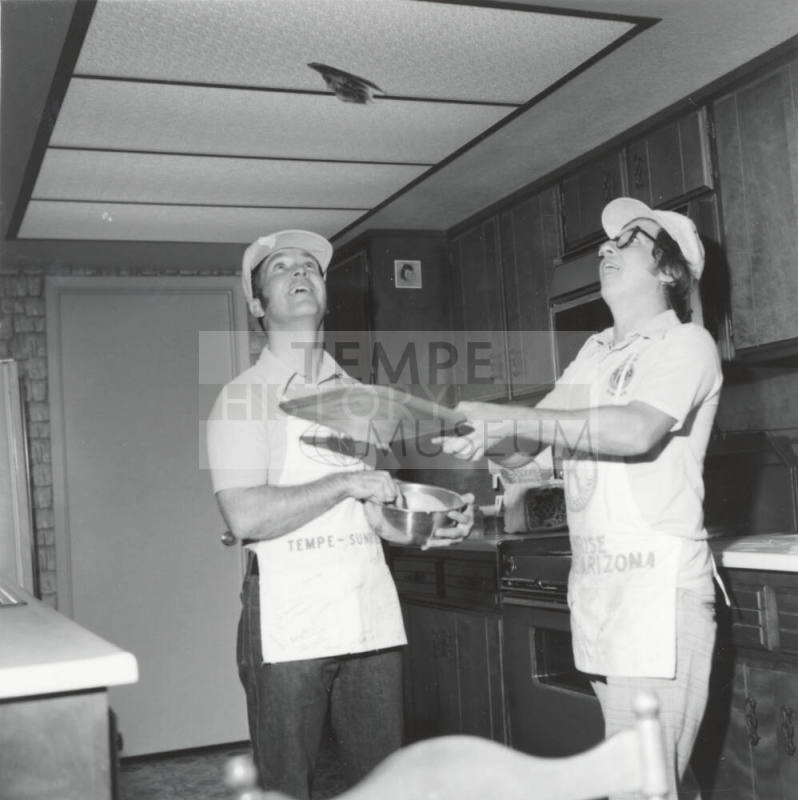UFO On The Loose - Tempe Daily News,         October 13, 1977