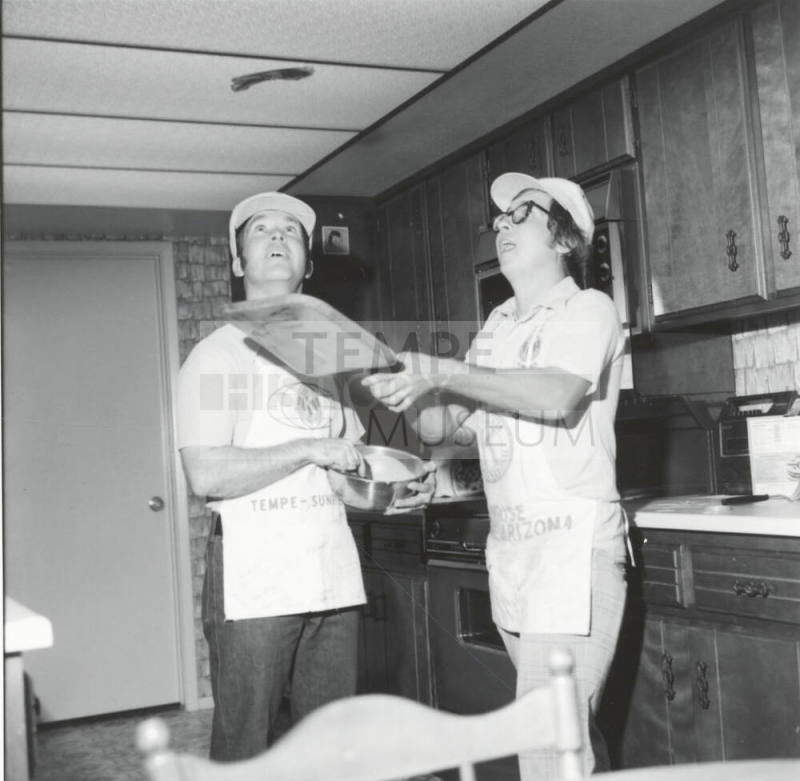 UFO On The Loose - Tempe Daily News,         October 13, 1977